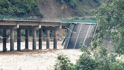 中國陝西省暴雨 橋梁垮塌已釀11死