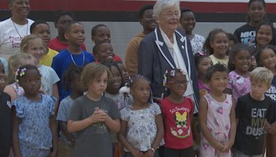 Alabama governor visits Andalusia, speaks to students about their education