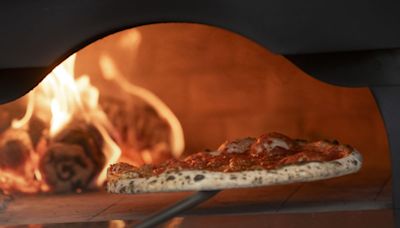 Googles KI-Suchfunktion schlug Nutzerin vor, Klebstoff auf eine Pizza zu tun, damit der Käse nicht abrutscht