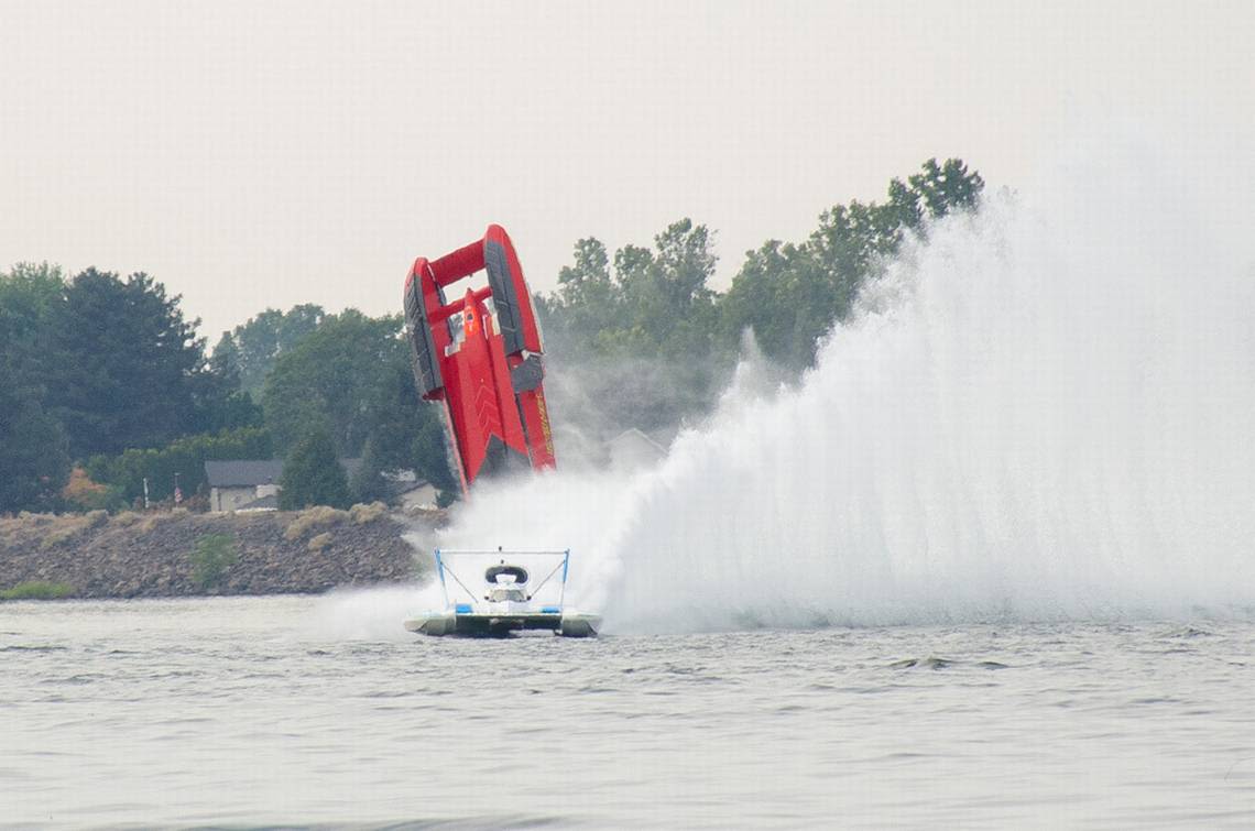 Rough Columbia River water takes down one unlimited, as Tate and Villwock earn victories