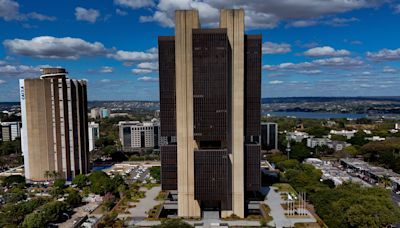 Governo sinaliza acordo, e Senado adia votação de PEC do Banco Central