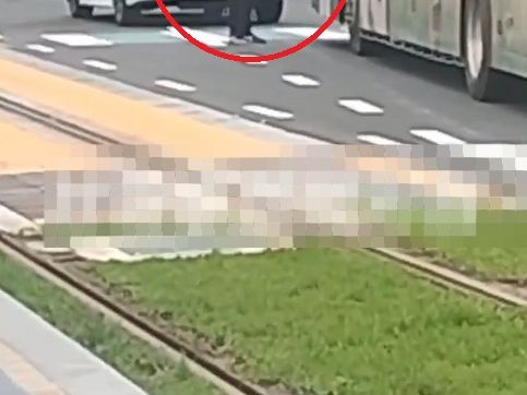 影／和公車行車糾紛 高雄西裝男任意停車罵司機6000元飛了