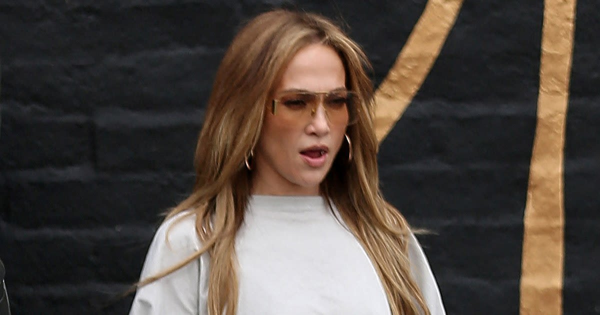 Jennifer Lopez Wears Her Wedding Ring Amid Marital Problems With Ben Affleck