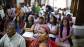 Católicos de El Salvador comienzan tiempo de gracia y de conversión con imposición de cruz