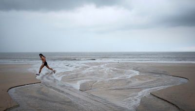 India’s monsoon hits key western state, may falter next week, sources say