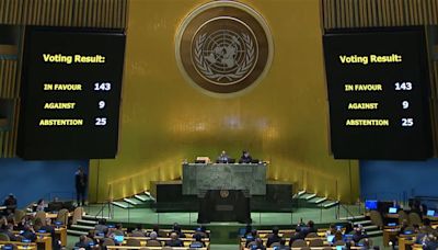 聯合國大會壓倒性支持巴勒斯坦入聯 以色列大使憤而絞碎憲章