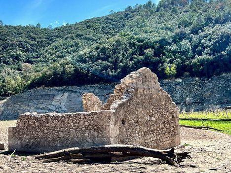 Cannonball factory and a church revealed under Spain's dried-up lake