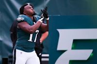 Sizing up the Eagles’ inside linebacker competition: Will Nakobe Dean have to keep waiting?