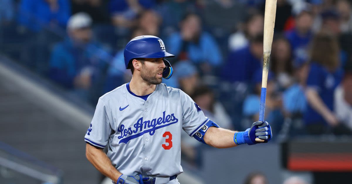 Chris Taylor gets rare start in Dodgers opener at Reds