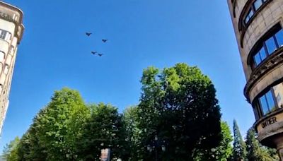 Así se vio desde Oviedo el espectacular ensayo aéreo del Día de las Fuerzas Armadas