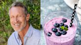 A 63-year-old doctor who says he's biologically 43 starts his morning with a smoothie. Here's the recipe.