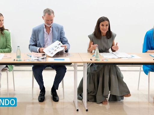 Reina Letizia sorprende con un vestido alquilado en apoyo a la moda circular