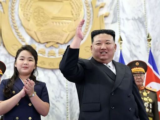 Kim Jong Un educa a su hija para sucederlo, según inteligencia surcoreana