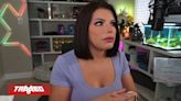 Twitch y EPIC banean de torneo de Fortnite a streamer ex actriz PORNO por "decoración inadecuada" del cuarto donde transmite