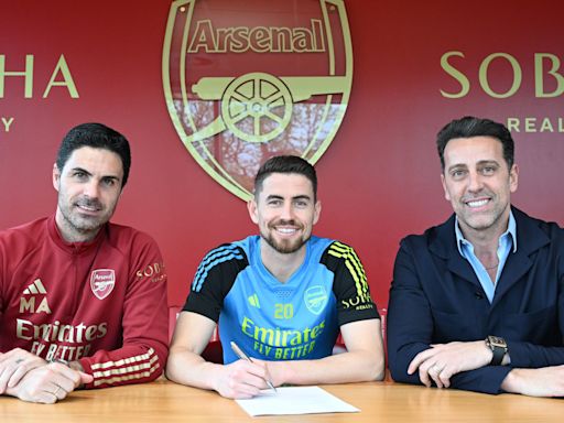 Italy midfielder Jorginho signs new Arsenal deal