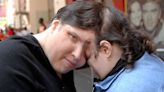 Lori and George Schappell, world’s oldest conjoined twins, dead at 62