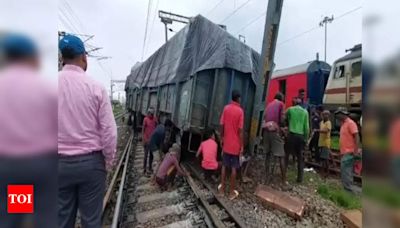 Odisha: Goods train derails at Bhubaneswar Railway Station | India News - Times of India