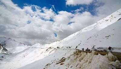 Family's Dream Ladakh Vacation Turns Into A Nightmare: "Hard To Breathe"