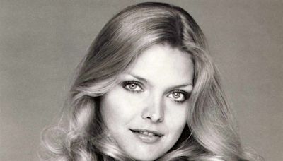 15 Gorgeous Michelle Pfeiffer Photos That Prove She's a Timeless Beauty