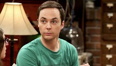 Why The Big Bang Theory's Jim Parsons Got A New Look For His Young Sheldon Cameo - SlashFilm