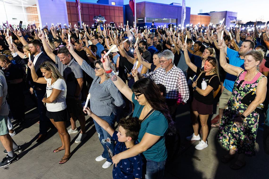 Hundreds gather to honor Fort Worth police Sgt. Billy Randolph. He was a ‘cop’s cop’