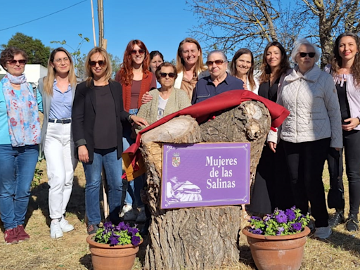 Las 'Mujeres de las Salinas' ya tienen su espacio en el Meadero de la Reina de Puerto Real