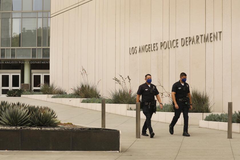 L.A. will pay $300,000 to settle lawsuit over undercover police officer photos