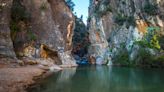 La ruta del Agua de Chelva: un sendero familiar a través de cascadas, un río y un túnel excavado en la roca de más de 100 metros de largo