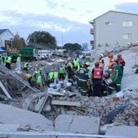 Rescuers search for survivors after deadly S.Africa building collapse