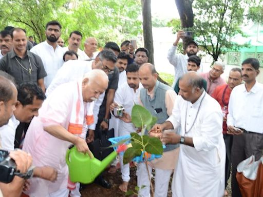 Mohan Bhagwat urges people to be open to reason and have a balanced view of life