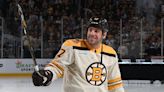 Lucic makes strong impact in Bruins' season-opening win vs. Blackhawks