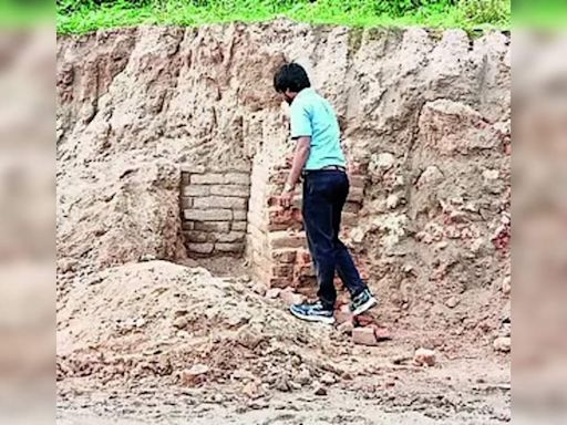 JCBs flatten 2,000-year-old archaeological site in Vadnagar | Ahmedabad News - Times of India