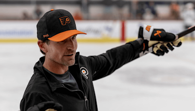 After giving up a blossoming TV career, Patrick Sharp settles into new role with the Flyers