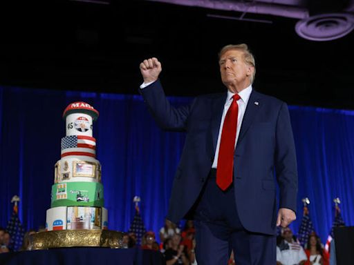 Trump celebrates 78th birthday in West Palm Beach as Rubio makes surprise appearance