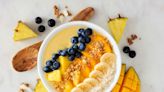 Smoothie bowl mangue-banane : une diététicienne livre sa recette vitaminée idéale pour les petits-déjeuners d’été