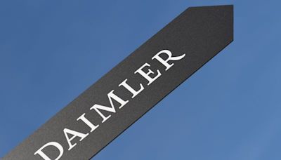 Analysis-UAW deal with Daimler Truck boosts energy ahead of Mercedes vote in Alabama