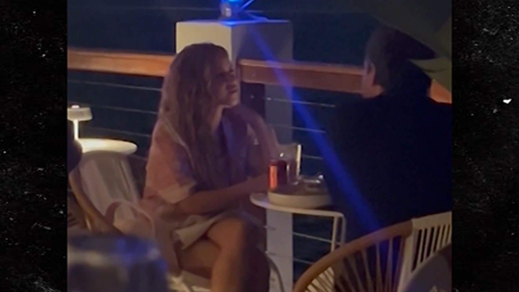 Shakira Spotted Enjoying Miami Dinner With Mystery Man