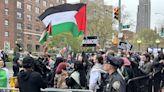 Arrestan a decenas de universitarios en Nueva York que acamparon en apoyo a Gaza