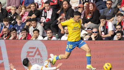 20-year-old rising star previously linked with Liverpool will not leave Las Palmas this summer