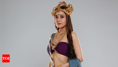 Sara Khan on playing sextuplet roles in Chhathi Maiyya Ki Bitiya: I learned about this on the first day of the shoot, it was both shocking and surprising | - Times of India