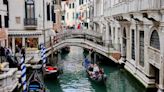 Venice bans large tourist groups and loudspeakers