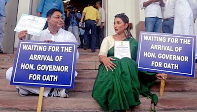 2 TMC MLAs stage stir awaiting Governor’s arrival in Bengal assembly