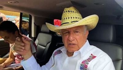 AMLO promete hablar con la verdad a los padres de los normalistas de Ayotzinapa