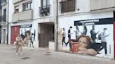 Un nuevo mural de Sentydoart anima a la lectura en la polesa plaza de Les Campes