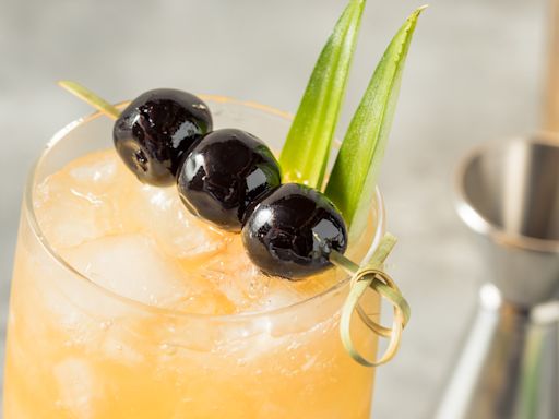 How to Make a Three Dots and a Dash, the Seductive and Spicy Tiki Classic