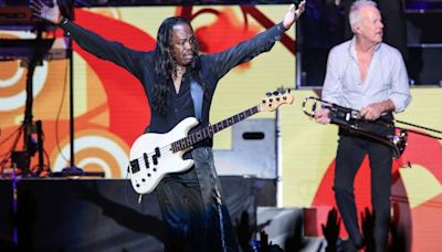 Chicago and Earth, Wind & Fire groove during the Heart & Soul Tour