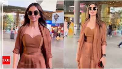 Rakul Preet Singh impresses fans with her fashion at the airport: video inside | Hindi Movie News - Times of India