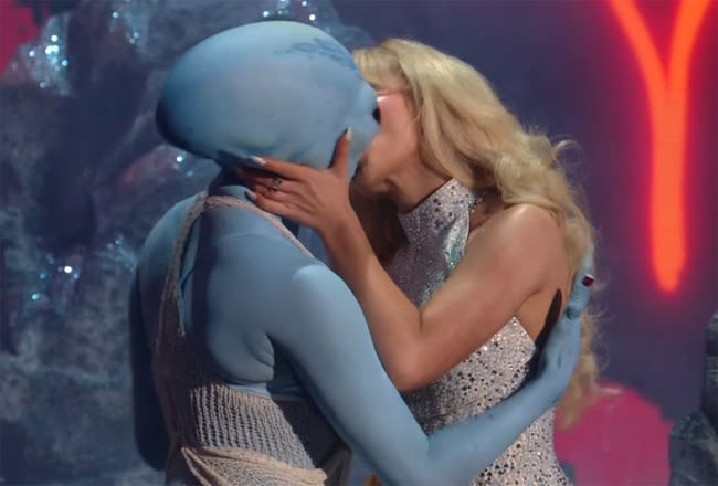 Sabrina Carpenter Gets Freaky With an Alien at 2024 VMAs — Watch Performance and Grade It