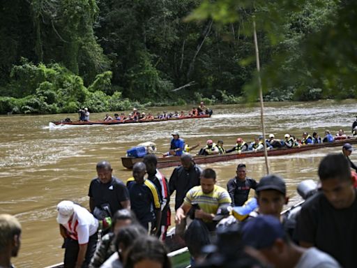 Panamá cierra algunos pasos en frontera con Colombia para proteger a migrantes