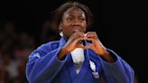 JO de Paris 2024 : Clarisse Agbegnenou se console avec la médaille de bronze après sa défaite en demi-finale